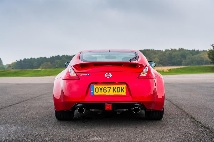  Nissan 370Z 2012 года  (UK) (фото 17 из 18)